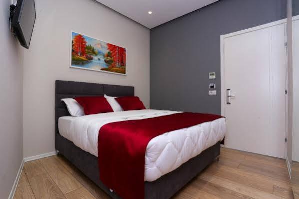 Emerald Boutique Hotel Tirana Extérieur photo