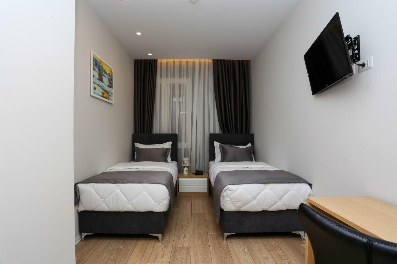 Emerald Boutique Hotel Tirana Extérieur photo
